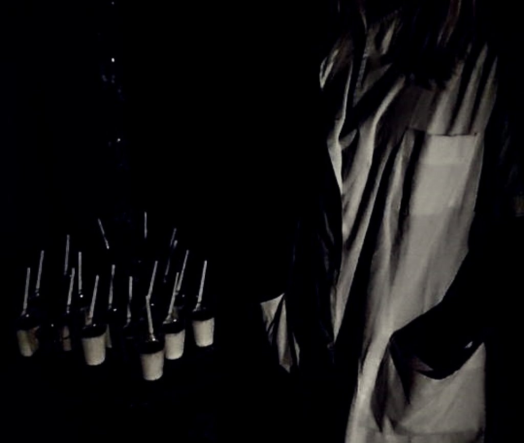 Предметите в инсталацията към радиопиесата не се използват по предназначение