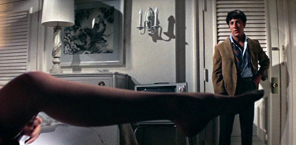 \"The Graduate\" 
Има филми, които едновременно успяват да опишат едно поколение и да издържат теста на времето. Филмът показва връзката на един абсолвент с по-възрастната госпожа Робинсън. Нейният брак е резултат от нежелана бременност. Именно бракъ