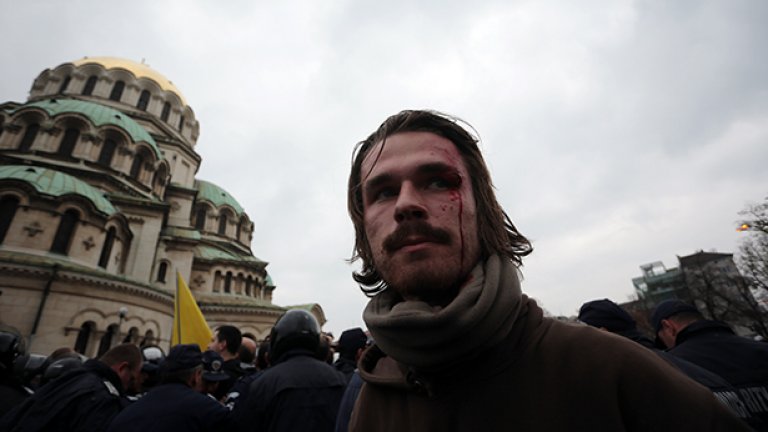 Сблъсъците пред парламента на 12 ноември влязоха във всички световни новини
