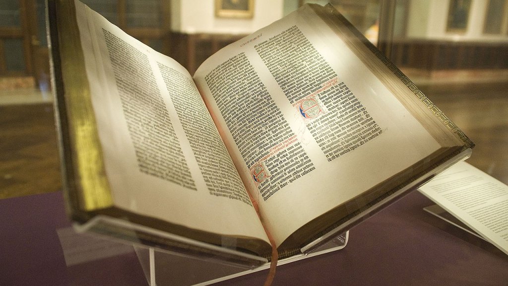 Gutenberg_Bible,_Lenox_Copy,_New_York_Public_Library,_2009._Pic_01