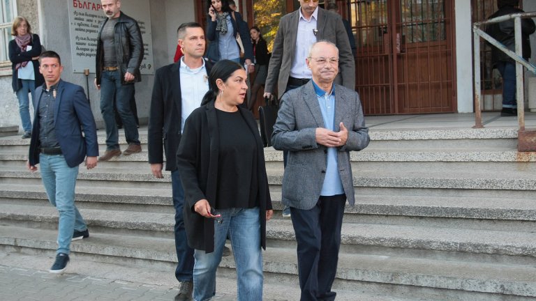 Президентът Румен Радев, премиерът Борисов и още редица политици вече гласуваха (снимки)