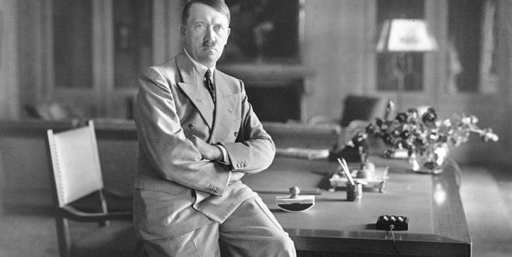 Bundesarchiv_Bild_146-1990-048-29A,_Adolf_Hitler_retouched