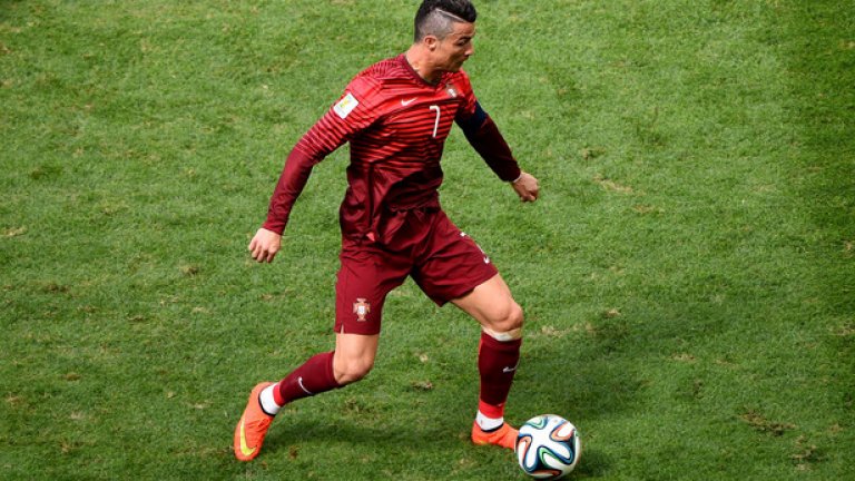 Кристиано Роналдо обръсна главата си в знак на съпричастност към разреза в главата на малкия Ерик Ортуз Круз, чиято операция той плати