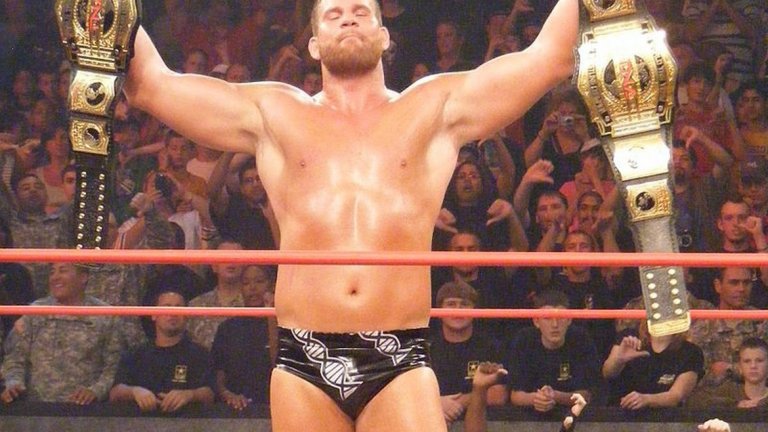 7. Мат Морган

Морган е по-непопулярно име. Има кратка кариера в WWE в периода 2002-2005 г., но въпреки впечатляващите си размери, така и не му намират подходяща роля. Въпреки това остава в бизнеса и работи в други компании в САЩ и по света през следващото десетилетие. През 2017-а обаче търси реализация в политиката, макар и на местно ниво. Избран е като член на градския съвет на Лонгууд - малък град в щата Флорида.