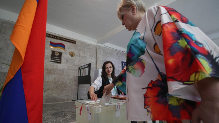 Арменците избраха завой към Европа - убедитела победа за Пашинян