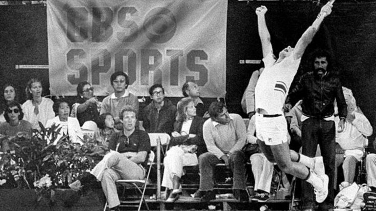 Като №1 през 1977-а завършва американеца Джими Конърс. Вилас го побеждава на финала на US Open, където става любимец на местната публика.