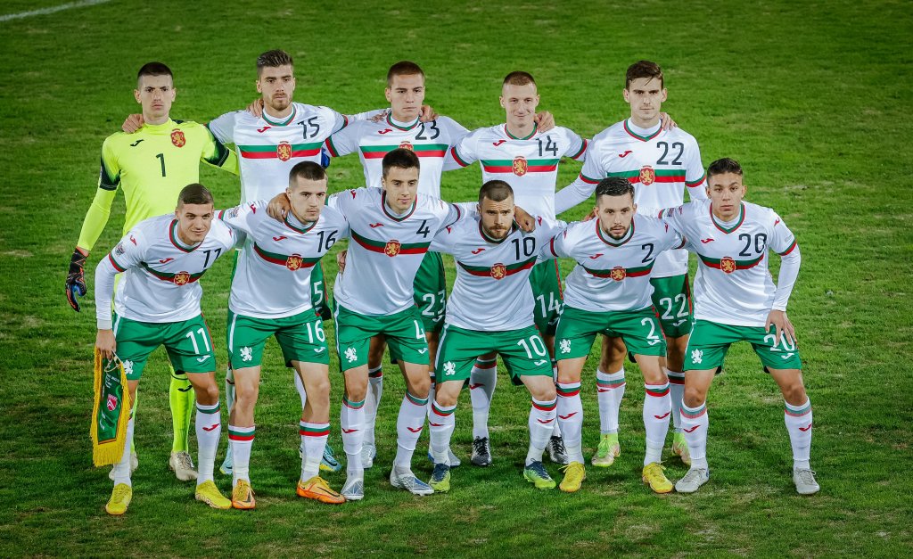България записа разгромна победа в дебюта на Кръстаич