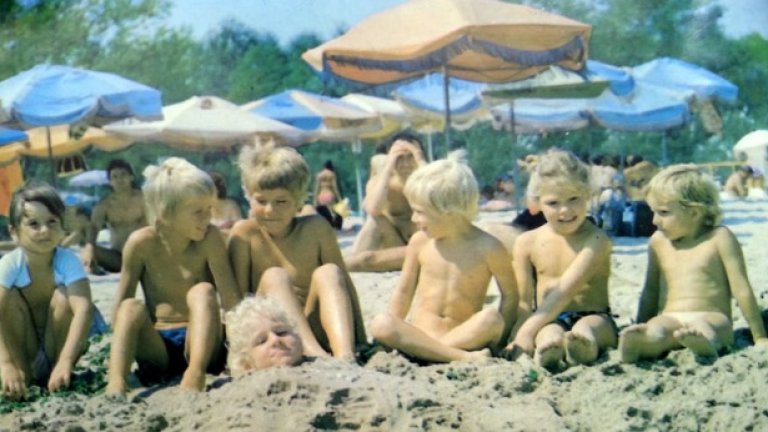 На морето по-малките са на вълна "купи ми", а малко по-големите - на "дай ми пари да си купя"... И в двата случая губещите от почивката сте вие