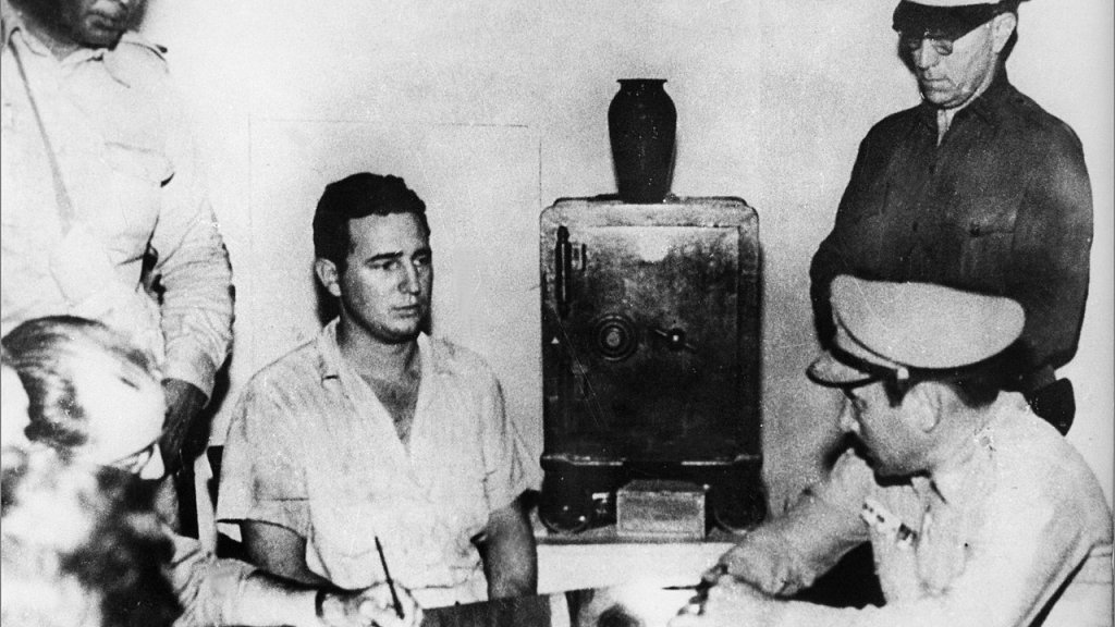 1280px-Fidel_Castro_under_arrest_after_the_Moncada_attack (1)
