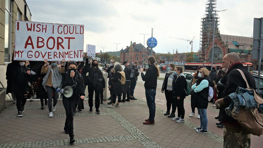 Protest_in_Gdansk_against_Poland's_new_abortion_laws_24.10.2020