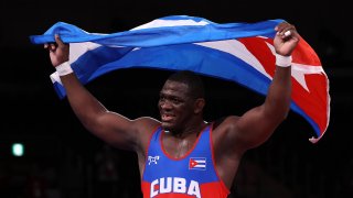 Кубинецът, който подобри рекорда на великия Карелин: Готви се в България и не даде нито точка на съперниците си