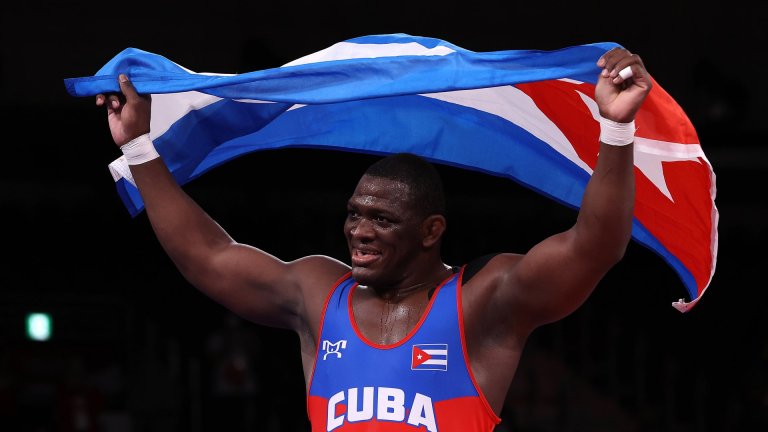 Кубинецът, който подобри рекорда на великия Карелин: Готви се в България и не даде нито точка на съперниците си