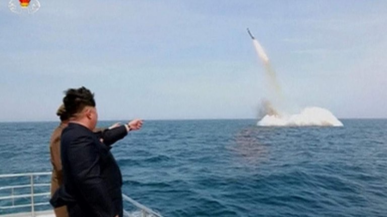 Eдната ракета се е взривила веднага след изстрелването си, докато другата е проследена от Северна Корея до Японско море.(Снимка: Архив)

