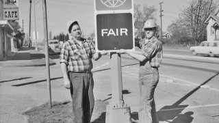 Seattle_-_Worlds_Fair_sign_at_47th_and_Aurora,_1962
