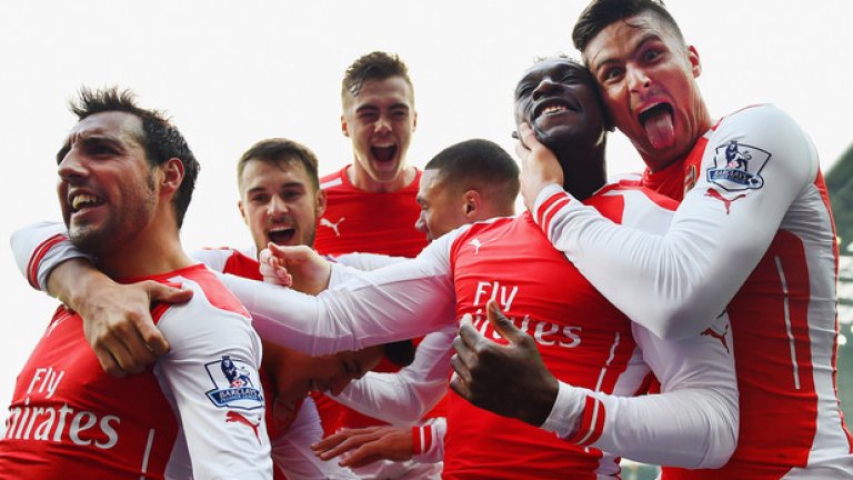 Този път голмайсторът е Дани Уелбек, но кой прави снимката? Пак физиономията на френския чудак Жиру!