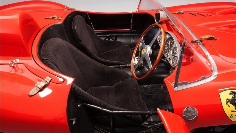 Как Меси изигра Роналдо за най-скъпия автомобил на планетата