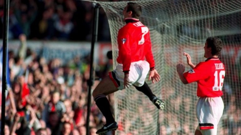 1995 г., Юнайтед - Ливърпул 2:2. Ерик Кантона се върна след 9-месечното си наказание за изритания фен на Уимбълдън, и то точно в мача на сезона срещу Ливърпул. Юнайтед поведе в първата минута, но Роби Фаулър с два гола изведе гостите напред. 10 минути преди края Кантона се смя последен, реализирайки изравнителното попадение от дузпа.