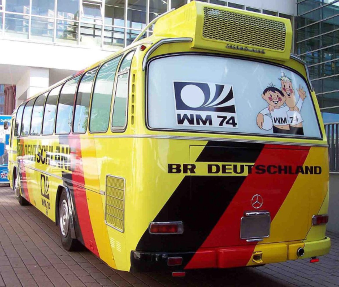 Така изглеждаше автобусът на националния отбор на Германия за световното през 1974-та.