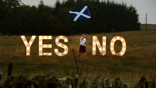 Scottish independence referendum signs near Dunblane