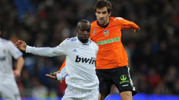 Ласана Диара - Французинът пристигна на „Бернабеу” през 2009-а, след като Реал плати 20 милиона евро на Портсмут. След пристигането на Моуриньо и привличането на Сами Кедира, Диара загуби мястото си в отбора и през 2012-а бе пратен в Анжи срещу пет милиона евро.