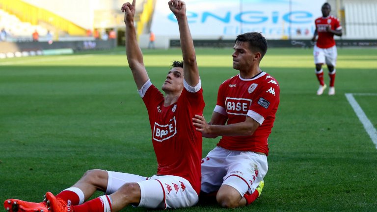 Иван Сантини (Каен)
Трябва ви нападател, който играе добре с глава? В топ 5 първенствата на Европа само Андреа Белоти е вкарал повече голове с глава от хърватина Иван Сантини (10 срещу 7). Нападателят на френския Каен вкара 18 гола през изминалия сезон и не само е добър във въздуха, но и притежава отличен контрол над топката за своите 190 см. Transfermarkt оценява Сантини на 4 млн. евро.