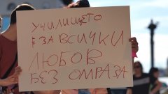 "Всички се държат като шести клас, втория срок, и обсъждат полови въпроси. Ще объркаме децата. Ами ако вземат да решат, че не искат да са като нас?", пише Драго Симеонов в коментара си на седмицата.