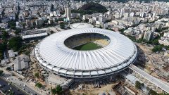 Новата "Маракана" е готова! Остават дребни работи по почистване на трибуните, инсталиране на системите за проверка по входовете и тестове на електрониките по таблото. Стадионът струва близо половин милиард евро, но сензационно МОК може би няма да го одобри да е част от олимпиадата в Рио през 2016-а, тъй като не отговарял на 39 точки от критериите. На футбола не му пука - "Маракана", това е футболът!