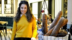 Колина, която е управител на Spaghetti Kitchen Bar на площад "Света Неделя" в София, споделя, че най-важното за нея е да вижда как хората си тръгват щастливи от заведението. 