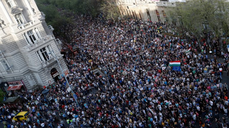 Хиляди излязоха в Будапеща на протест срещу Орбан и ФИДЕС