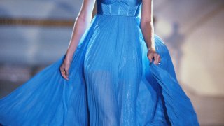 claudia-schiffer-524868506_master_generic_large
