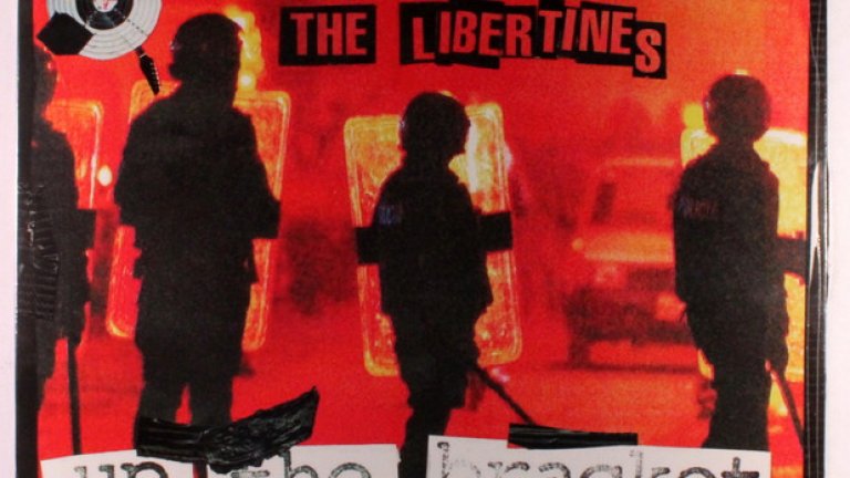 Up the Bracket (2002)
The Libertines
Когато времената бяха добри, Пийт Дохърти и Карл Барат затваряха в бутилка рокендрол гръмотевици. Потни и плюещи в устите си, докато пеят "Ако си изгубил вярата си в любовта и музиката, краят не е далеч" в един общ микрофон. Барабаните задават темпото твърде бързо, сякаш всичко е извън контрол, сякаш не може да издържи. И то наистина не можа.
