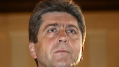Не е нужно кандидатът за президент да е роден в България, казва Първанов