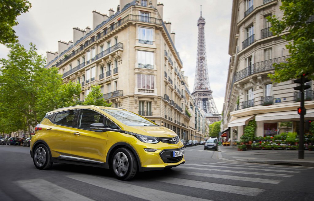 Range Champion Opel Ampera-e