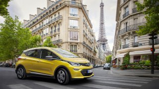 Range Champion Opel Ampera-e