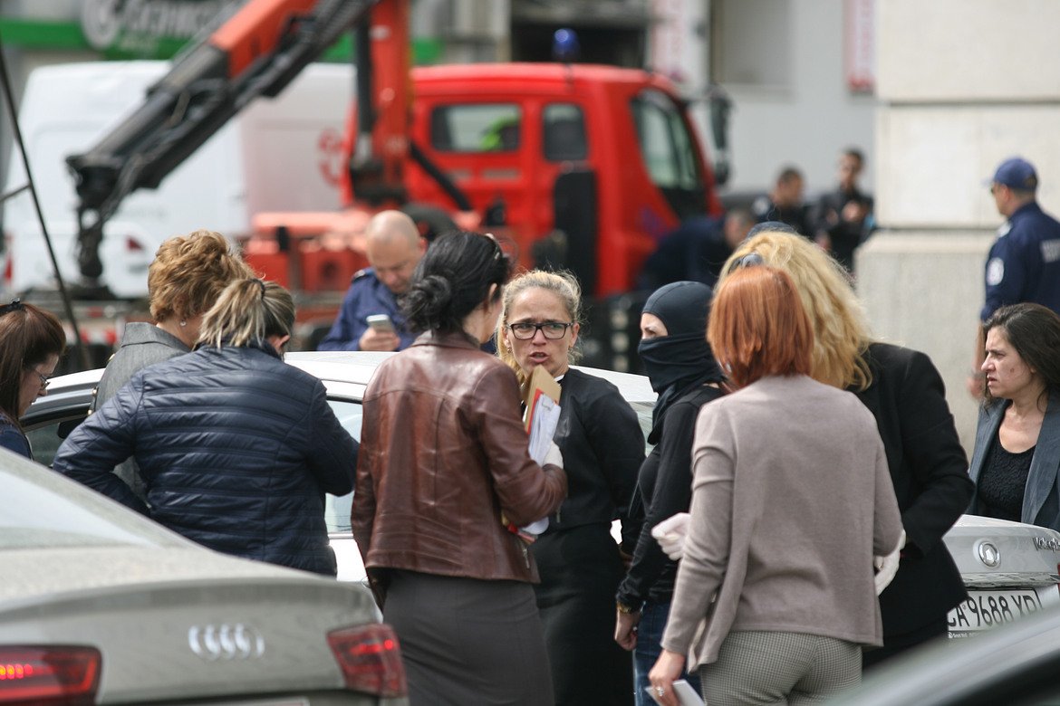 Движението в района на бул. "Васил Левски" беше затруднено в продължение на повече от 2 часа след ареста на Иванчева