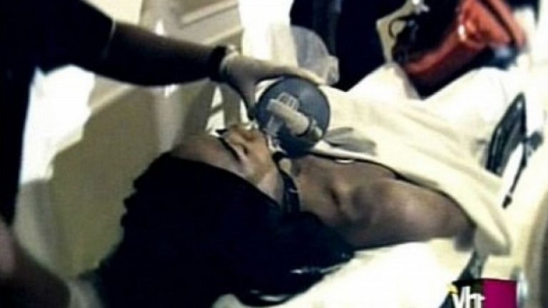 Майкъл Джексън

Майкъл Джексън умира само седмици преди началото на турнето си, на 25 юни 2009 г., след спиране на сърдечната му дейност. Преди това са били предписани лекарствата пропофол и лоразепам. Личният му лекар е обвинен и намерен за виновен за непредумишлено убийство.

Смъртта на Майкъл Джeксън предизвиква международна вълна на скръб и милиони зрители наблюдават наживо по телевизията неговата възпоменателна церемония.