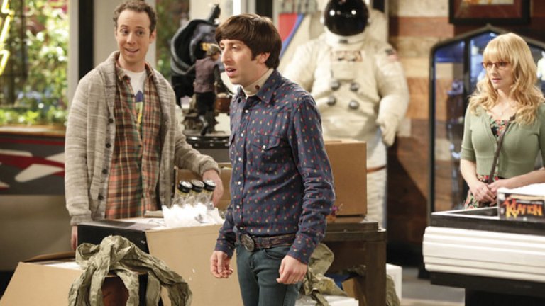 The Big Bang Theory

Сезон 8, еп. 15

Смъртта на актрисата Карол Ан Сузи, която "играе" гласа на г-жа Уоловиц (майката на Хауърд) принуждава сценаристите на TBBT да претворят на екран печалните събития от реалния живот. И те успяват - като създават едно от най-затрогващите филмови "сбогувания" на всички времена. 