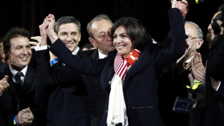 Кандидатът на левицата Ан Идалго спечели около 55 на 100 от гласовете в Париж, с което стана първата жена кмет на френската столица