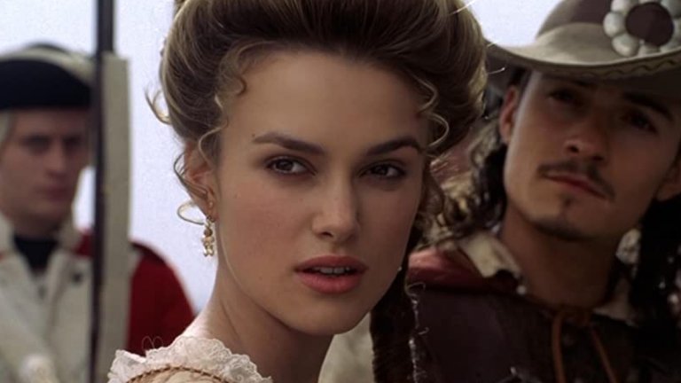 Кийра така и не завършва училище. Отказва се, когато е на 17, за да преследва мечтите си за актьорска кариера и по-конкретно, за да участва в сериала "Доктор Живаго" (2002 г.). Пробивът идва през същата година с филма Bend It Like Beckham - британска комедия за женски футбол, а към висините на филмовата индустрия я изстрелват ролята й в "Карибски пирати" и един от задължителните филми за излъчване всяка Коледа - "Наистина любов".