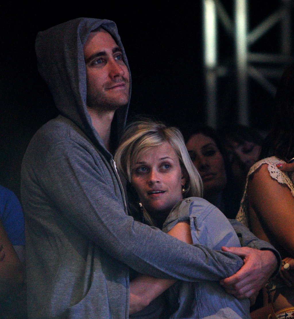 Рийз Уидърспун и Джейк Джиленхол 
Срещат се на сета на "Rendition" през 2007 и ходят до 2009.