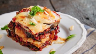 Летният вкус на Италия: Патладжани пармиджана под горещото слънце