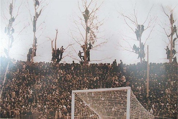 2 ноември 1977 г. Така изглежда стадион "Бончук" в Дупница (тогава Станке Димитров) при триумфалното 2:0, с което Марек поваля Байерн.