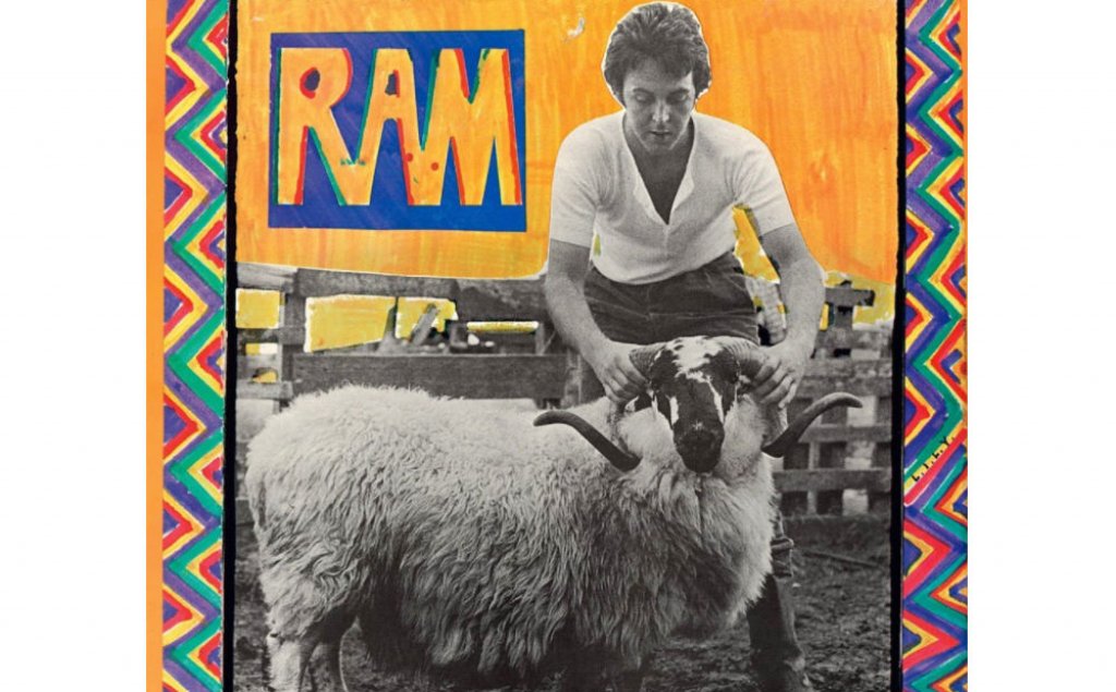 Paul Mccartney - RamГодина: 1971След като излиза, албумът на Пол и Линда Маккартни не получава особено добри отзиви от критиката, може би защото изпреварва времето си, а може би и заради това, че хората свързват Пол по-скоро със звученето на "Бийтълс". Във всеки случай той успява да вгради в обложката и послание за съпругата си - вдясно от рогата на овена пише L.I.L.Y., което той по-късно казва, че означава "Linda, I love you".