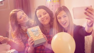 baby shower, бременна, празнуване, погача