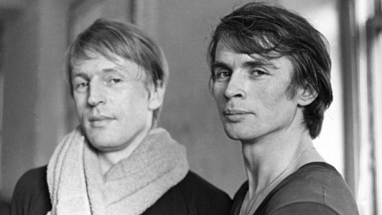 Рудолф Нуреев и Ерик Брун

Датският танцьор Ерик Брун е идеалът на гениалния балетистът Рудолф Нуреев – и неговата най-голяма любов. Двамата са невероятни на сцената, но животът им е една голяма мелодрама. Брун заявява, че Нуреев разрушава всичко, до което се докосне. Датчанинът умира през 1986 – от рак, въпреки че се спекулира, че е болен от СПИН. Слуховете се засилват, когато самият Нуреев умира от СПИН през 1993. 

Поука: Споделените интереси са добра основа за силна любов.