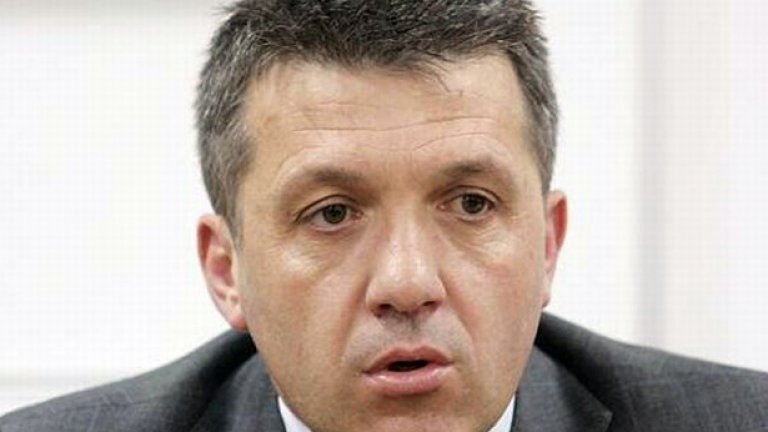 Шефът на Агенцията по храните Йордан Войнов подаде оставка заради "златния гьол"