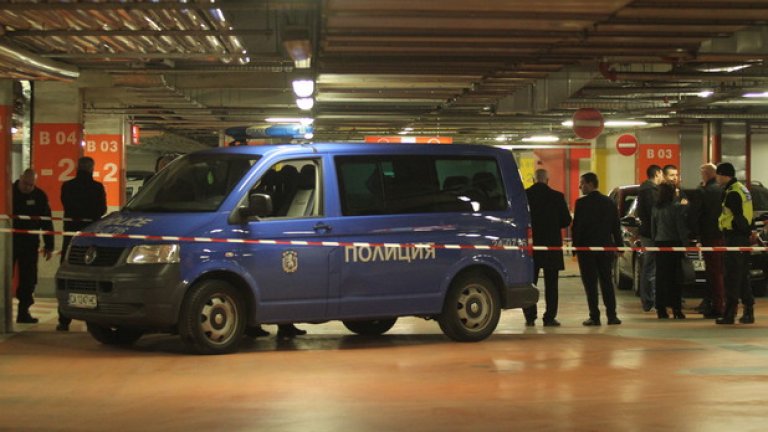 Стрелба и обир в столичен мол