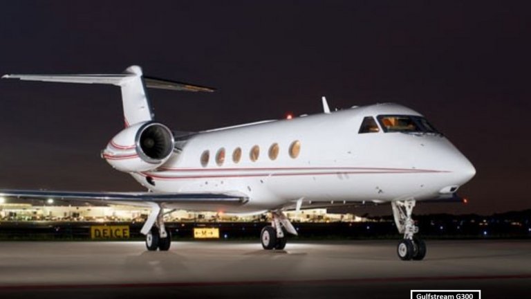 10. Алексис Санчес – Gulfstream G300
Цената на този самолет е 9,45 милиона долара и побира до 16 души на борда си.