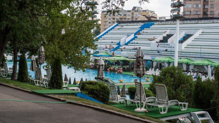 От "Диана" са се погрижили да има и малко зеленина наоколо