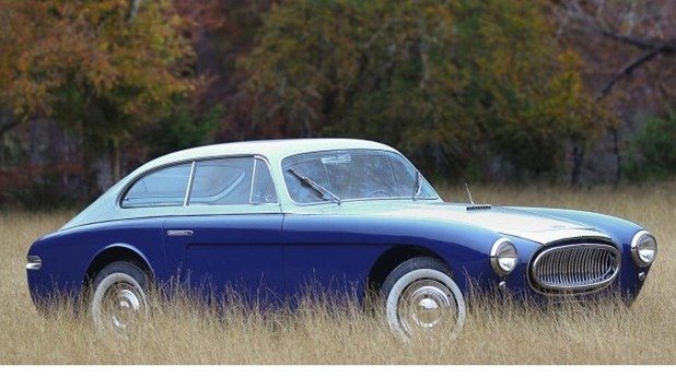 Cunningham C-3 Continental
1952-1954
Подобно на появилия се по-късно и доста по-известен Jensen Interceptor, този автомобил се задвижва от V8 мотор на Chrysler. Красивите форми на С-3 пленяват богатите автолюбители през 50-те години, но този автомобил е създаден основно за състезания.
Каросерията е дело на италианците от Michelotti Vignale, които е трябвало да се съобразят с размерите на двигателя на Chrysler с мощност 235 конски сили. С-3 записва добро представяне в „24 часа на Льо Ман”, което е отлично постижение.